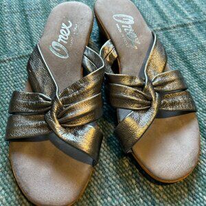 Onex Katya Pewter Leather Wedge Sandal Women's Size 8